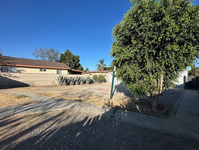 Building Photo - 14011 Daventry St