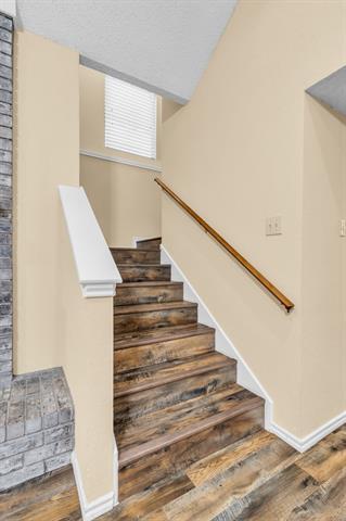 Building Photo - 2015 Falcon Ridge Dr