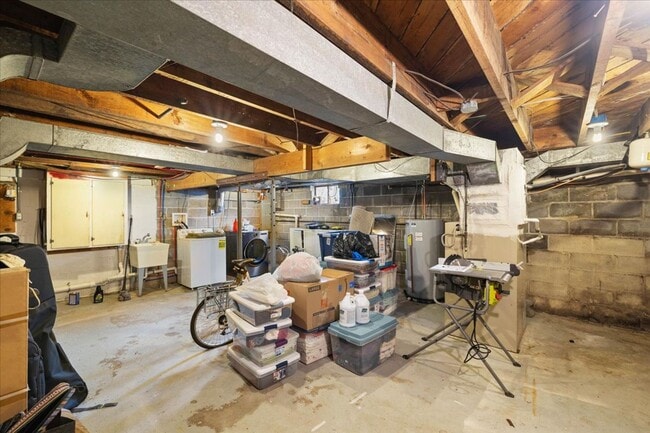 Building Photo - 1100 Kentwood Dr