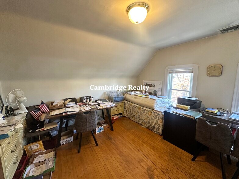 Building Photo - 147 Willow Ave