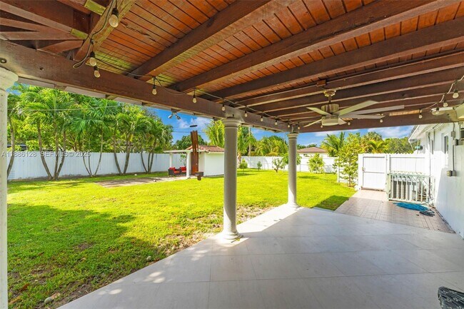 Building Photo - 4301 SW 85th Ave