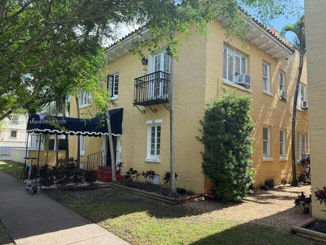 Building Photo - 124 Mendoza Ave