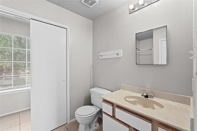 Building Photo - 993 Shelton Ln