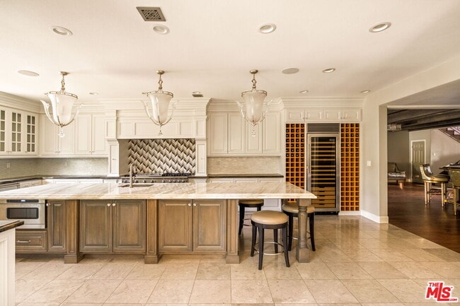 Building Photo - 1047 E Pomello Dr