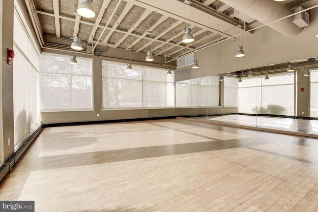 Building Photo - 355 I St SW