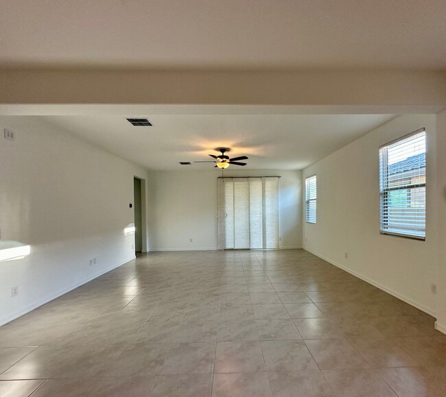 Building Photo - SENTERO CROSSING 3 bed 2 bath home