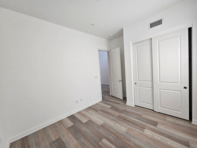 Building Photo - 20841 Acorn Cir