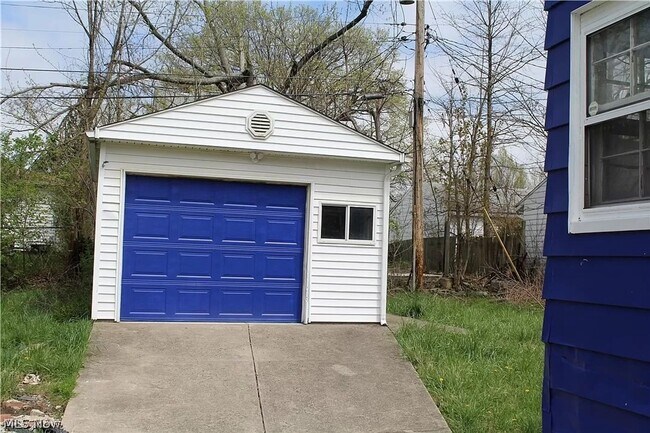 Building Photo - Lovely 4 Bedroom 1 Bathroom House in Cleveland