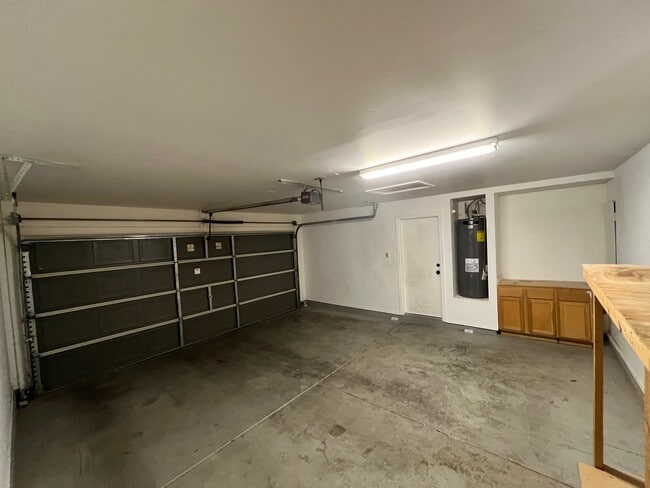 Building Photo - 3256 S Chaparral Rd