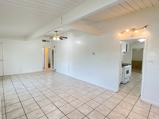 Building Photo - Northeast