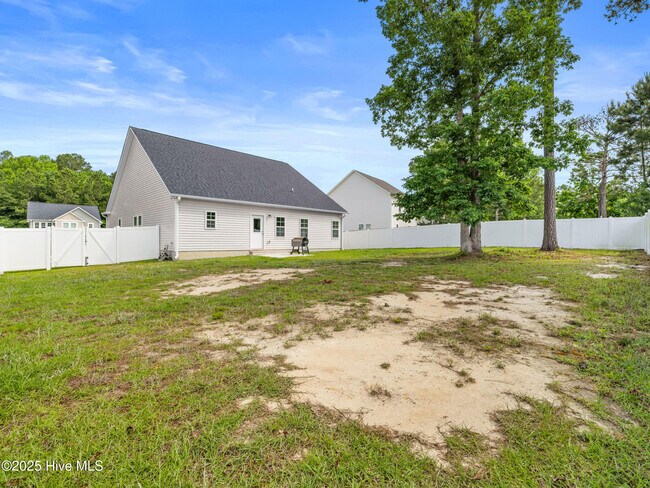 Building Photo - 151 Broadleaf Dr