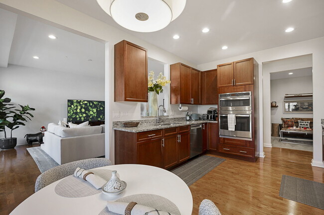 Building Photo - 1800 Amberley Ct