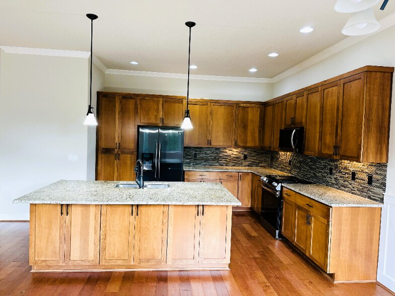 Building Photo - 14660 NW Delia St