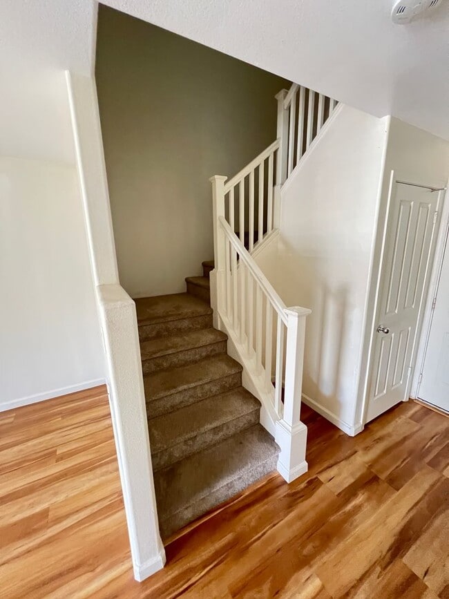 Building Photo - Spinnaker Townhouse $3250.00! 2 Story 3bd ...