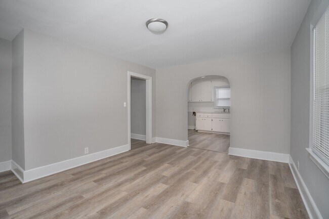 Building Photo - Quiet country living in the middle of it a...