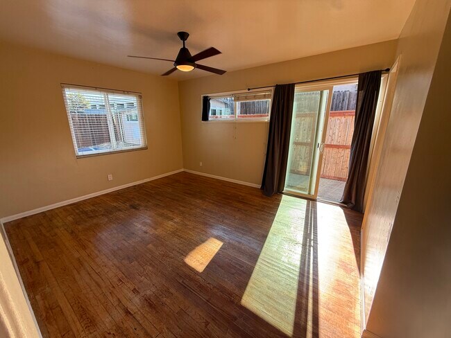 Building Photo - 5430 Mary Lane Dr