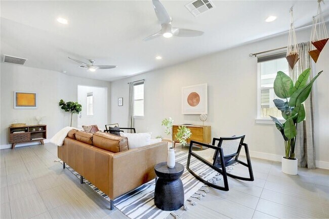 Building Photo - 7408 Buchholz St