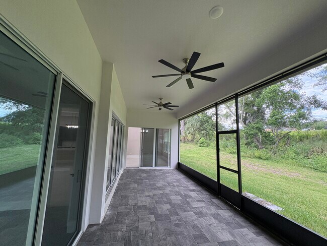 Building Photo - 547 Sanctuary Golf Pl