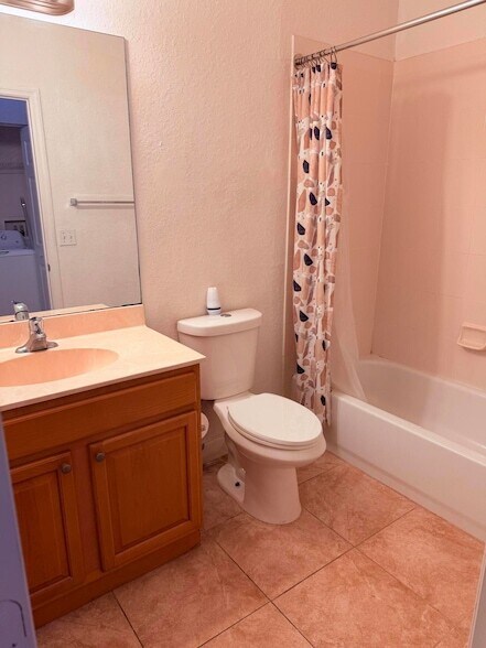 Building Photo - 779 Pipers Cay Dr