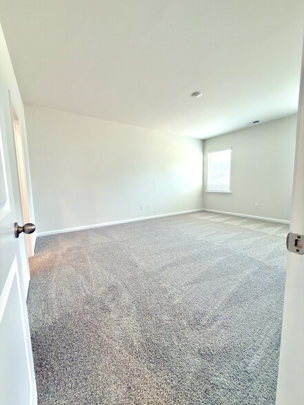 Building Photo - 123 Pecan Grove Ln