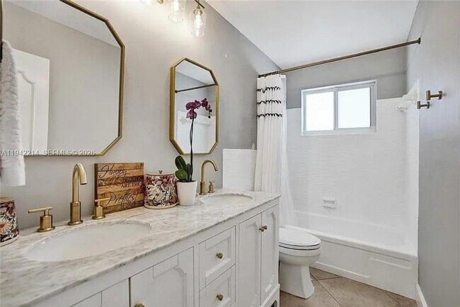 Building Photo - 2080 NE 65th St