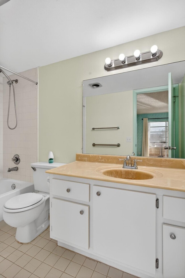 Building Photo - 1904 Bermuda Cir