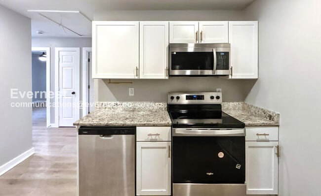 Building Photo - 1728 17th Ave N