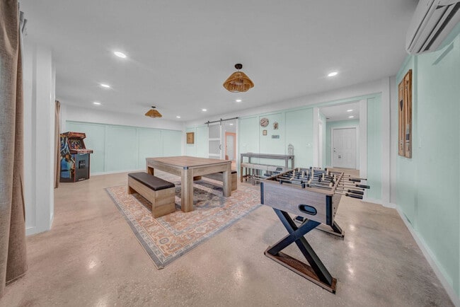 Building Photo - 555 S Gulf Dr