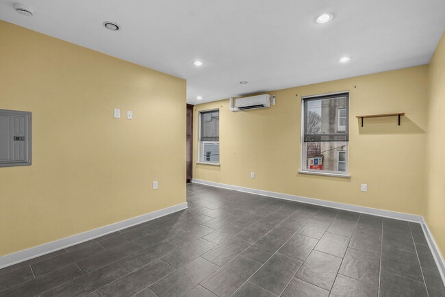 Building Photo - 1183 S 13th St