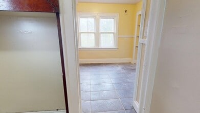 Building Photo - 3045 E 130th St