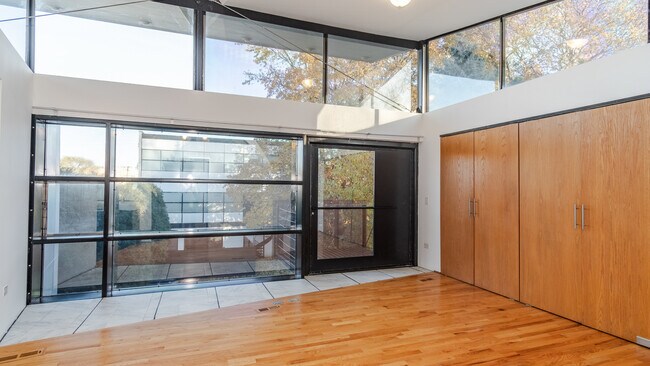 Building Photo - 343 Ashland Ave