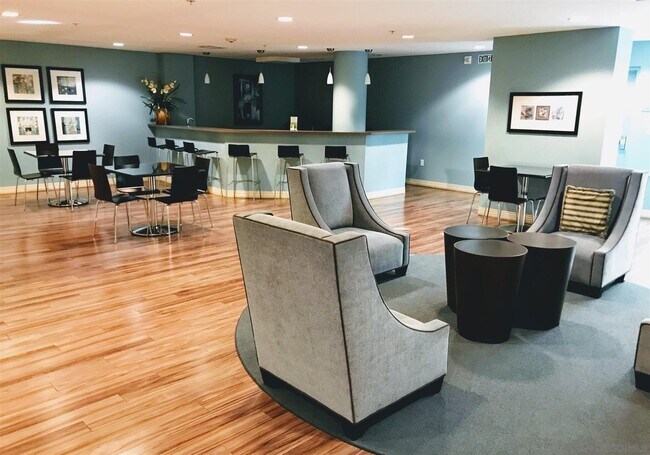 Building Photo - 475 Redwood St