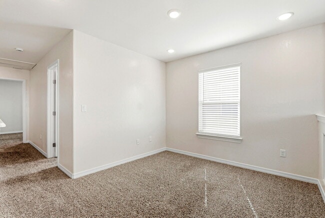 Building Photo - 649 La Entrada Cir