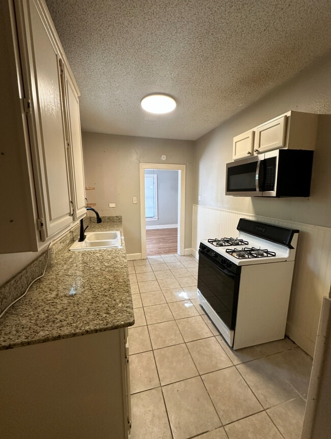 Building Photo - 2406 West Lovers Lane