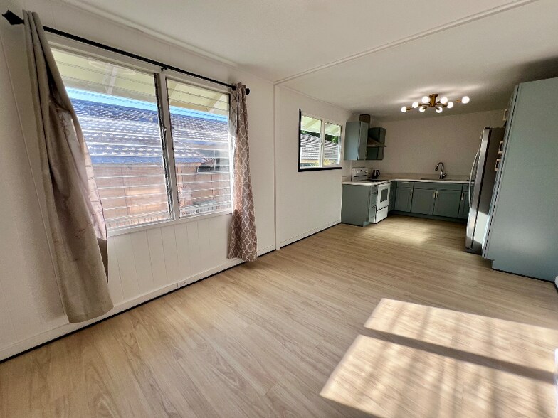 Building Photo - 3238 Duval St