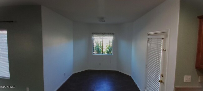 Building Photo - 518 W Black Hawk Pl