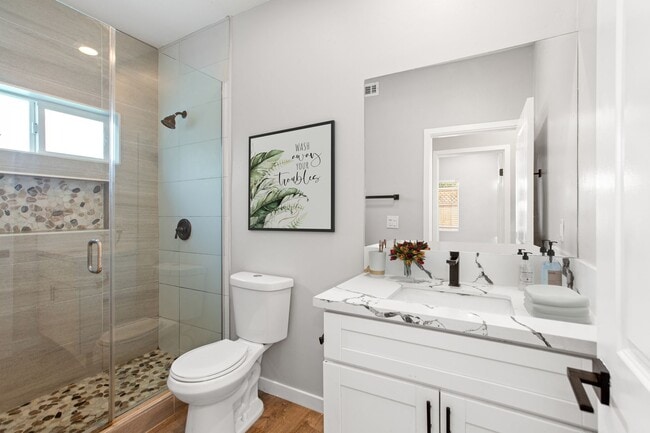 Building Photo - Private balcony + private patio!