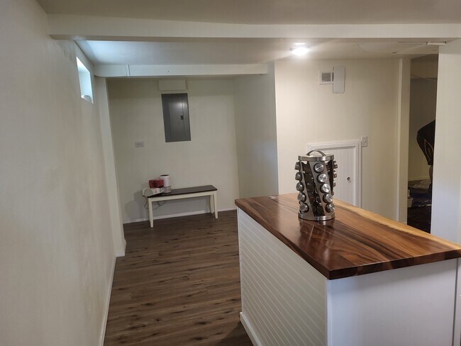 MIL unit breakfast nook in kitchen - 1704 N Stone St