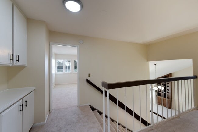 Building Photo - Spacious 2 Story House in cul-de-sac with ...
