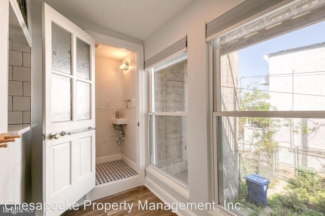 Building Photo - 2 br, 2.5 bath House - 860 W. 33rd Street