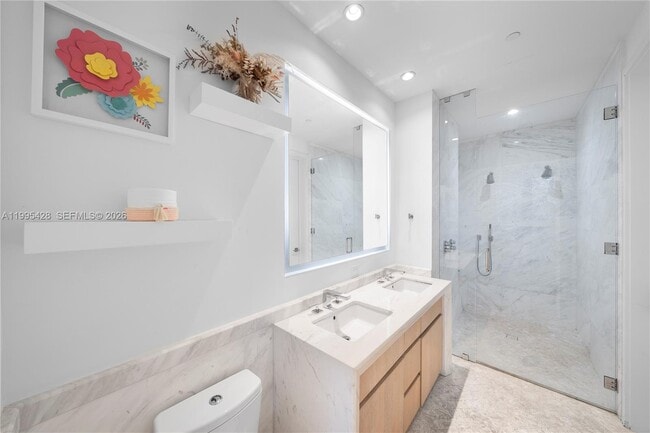 Building Photo - 2831 S Bayshore Dr