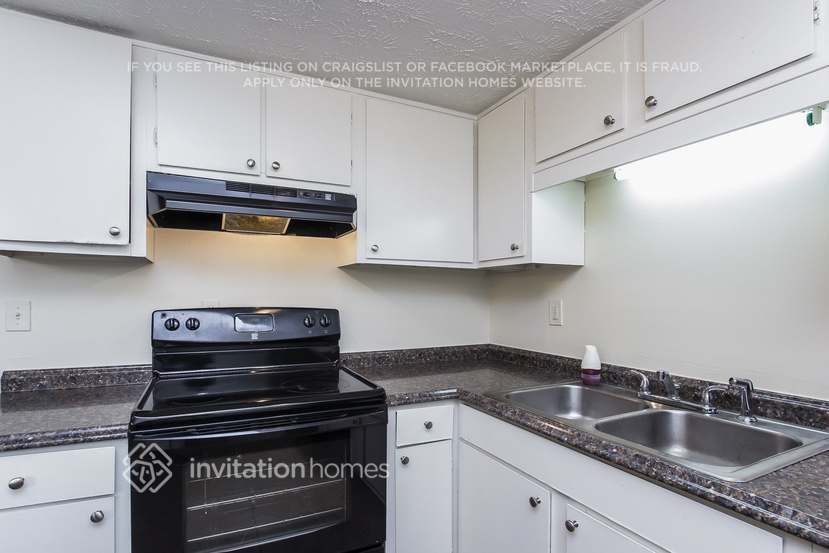 Building Photo - 4015 N Quail Dr
