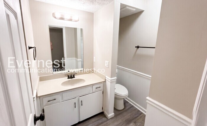 Building Photo - 3392 Shadowlawn Dr