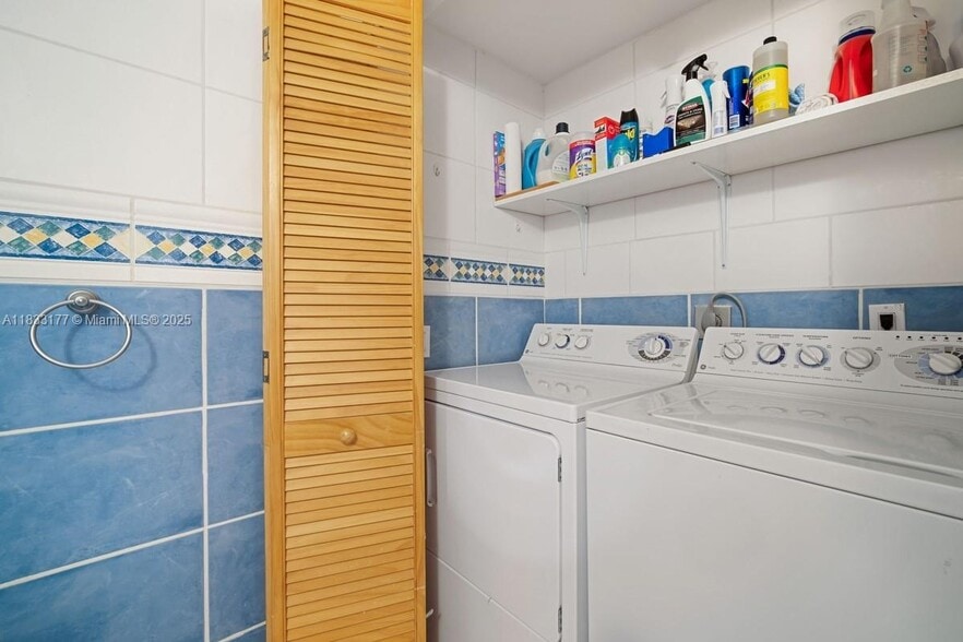 Building Photo - 3610 Yacht Club Dr