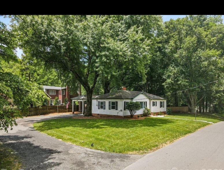 Building Photo - 4326 Castleton Rd