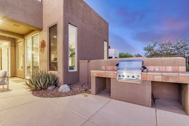 Building Photo - 10837 E Running Deer Trail