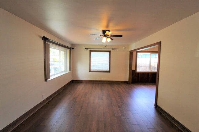 Building Photo - Quaint Midtown Ventura Home