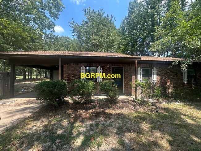 Primary Photo - 423 Honeysuckle Ln