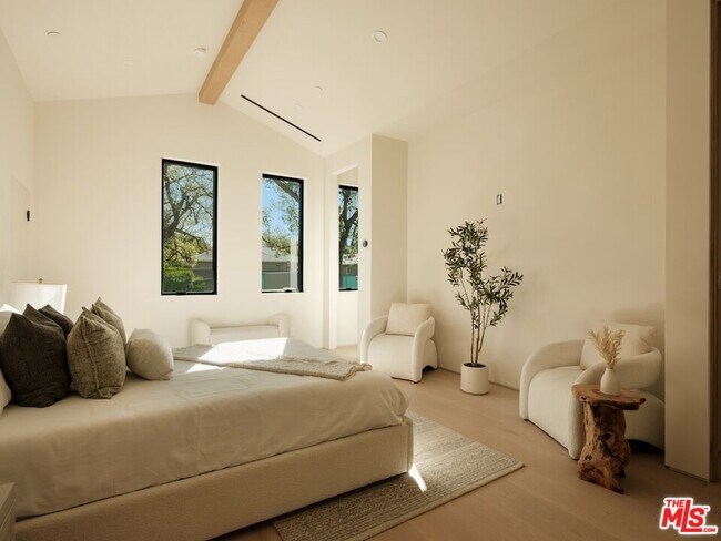 Building Photo - 14647 Morrison St