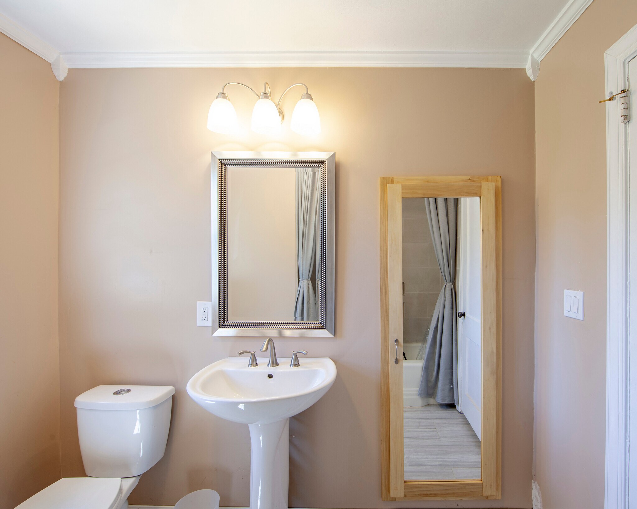 Bathroom 2 Full-Length Mirrored Cabinet - 2660 Roslyn Ave